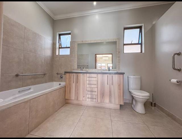 2 BEDROOM TOWNHOUSE FOR SALE IN RETIRE AT MIDSTREAM